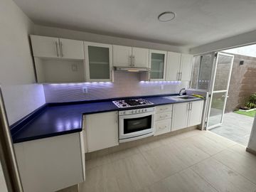 VENTA Casa en condominio con recámara en planta baja, Corregidora, Querétaro
