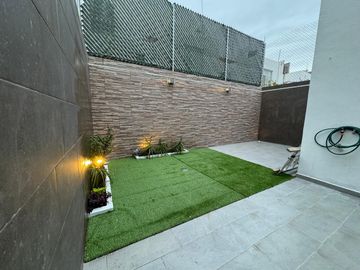 VENTA Casa en condominio con recámara en planta baja, Corregidora, Querétaro