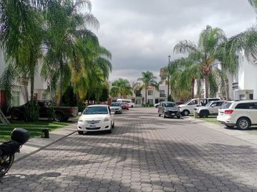 VENTA Casa en condominio con recámara en planta baja, Corregidora, Querétaro