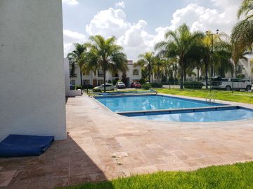 VENTA Casa en condominio con recámara en planta baja, Corregidora, Querétaro