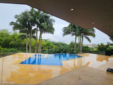 CASA EN CONJUNTO CERRADO EN MALABAR DE 910m2, CERRITOS, PEREIRA.