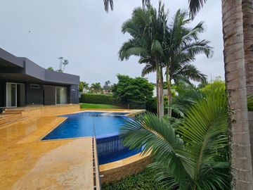 CASA EN CONJUNTO CERRADO EN MALABAR DE 910m2, CERRITOS, PEREIRA.