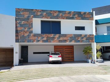 CASA RESIDENCIAL CON ALBERCA EN VENTA, EN MIRAVALLE, SAN LUIS POTOSI, SLP