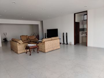 CASA RESIDENCIAL CON ALBERCA EN VENTA, EN MIRAVALLE, SAN LUIS POTOSI, SLP