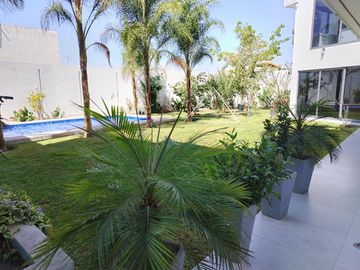 CASA RESIDENCIAL CON ALBERCA EN VENTA, EN MIRAVALLE, SAN LUIS POTOSI, SLP