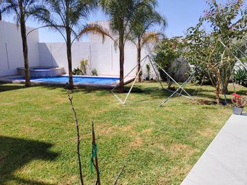 CASA RESIDENCIAL CON ALBERCA EN VENTA, EN MIRAVALLE, SAN LUIS POTOSI, SLP