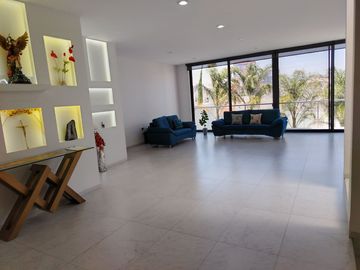 CASA RESIDENCIAL CON ALBERCA EN VENTA, EN MIRAVALLE, SAN LUIS POTOSI, SLP