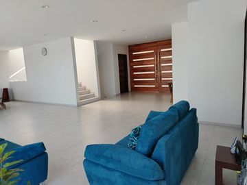 CASA RESIDENCIAL CON ALBERCA EN VENTA, EN MIRAVALLE, SAN LUIS POTOSI, SLP