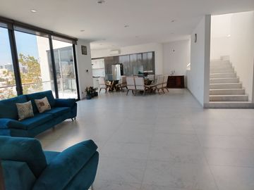 CASA RESIDENCIAL CON ALBERCA EN VENTA, EN MIRAVALLE, SAN LUIS POTOSI, SLP