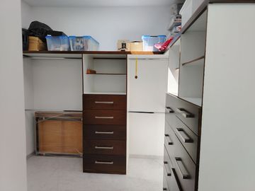 CASA RESIDENCIAL CON ALBERCA EN VENTA, EN MIRAVALLE, SAN LUIS POTOSI, SLP