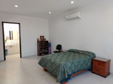 CASA RESIDENCIAL CON ALBERCA EN VENTA, EN MIRAVALLE, SAN LUIS POTOSI, SLP