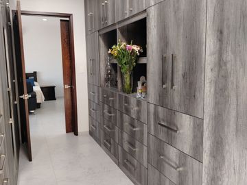 CASA RESIDENCIAL CON ALBERCA EN VENTA, EN MIRAVALLE, SAN LUIS POTOSI, SLP