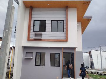 Single Attached House & Lot For Sale in Carsadang Bago Near In Mall Of Asia Via Cavitex