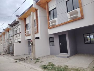 Townhouses For Sale in PTC Suncrest 2  Imus Cavite Near In SM Center Bucandala