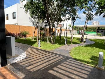 Casa en Venta en Cancún , Residencial Privado con Alberca Semiolímpica y Parque