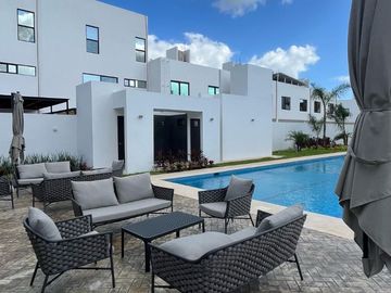 Casa en Venta en Cancún , Residencial Privado con Alberca Semiolímpica y Parque