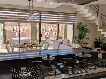 Casa en Venta en Cancún – 3 Niveles, Master Suite con Terraza Privada