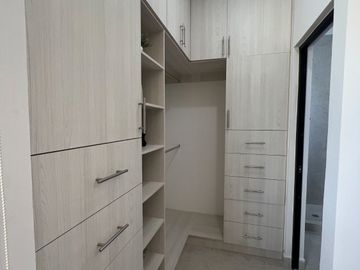 Casa en Venta en Cancún – Exclusiva, con Alberca y Parque de 3.2 Hectáreas