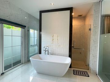 House For Sale or Rent Nantawan Bangna KM.7 Prime Location! Just minutes from Mega Bangna