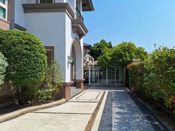 House For Sale or Rent Nantawan Bangna KM.7 Prime Location! Just minutes from Mega Bangna