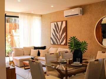 Casa en venta en Tulum, residencial privado con carril de nado!