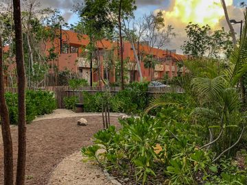 Casa en venta en Tulum, residencial privado con carril de nado!