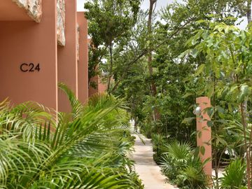 Casa en venta en Tulum, residencial privado con carril de nado!