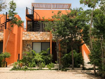 Casa en venta en Tulum, residencial privado con carril de nado!
