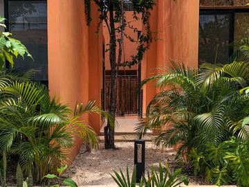 Casa en venta en Tulum, residencial privado con carril de nado!