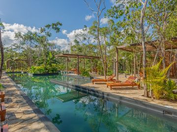 Casa en venta en Tulum, residencial privado con carril de nado!