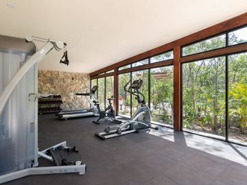 Casa en venta en Tulum, residencial privado con carril de nado!