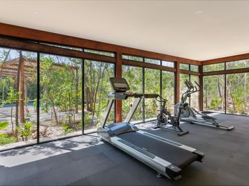 Casa en venta en Tulum, residencial privado con carril de nado!