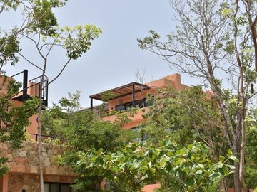 Departamento en venta en Tulum, residencial con alberca y cancha de padel