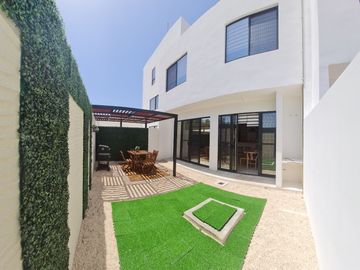 Casa en Venta en Playa del Carmen, Residencial Privado con Alberca