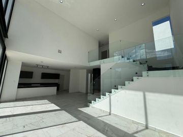 CASA NUEVA A DOBLE ALTURA FRENTE A PARQUE EN PRIVADA TAMORA, CONKAL