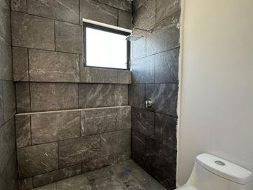 CASA NUEVA A DOBLE ALTURA FRENTE A PARQUE EN PRIVADA TAMORA, CONKAL