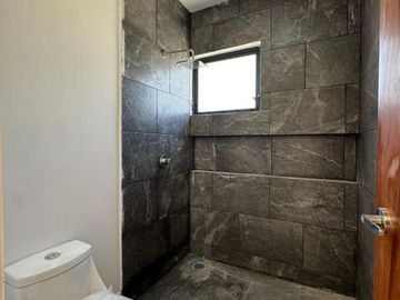 CASA NUEVA A DOBLE ALTURA FRENTE A PARQUE EN PRIVADA TAMORA, CONKAL