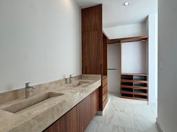 CASA NUEVA A DOBLE ALTURA FRENTE A PARQUE EN PRIVADA TAMORA, CONKAL