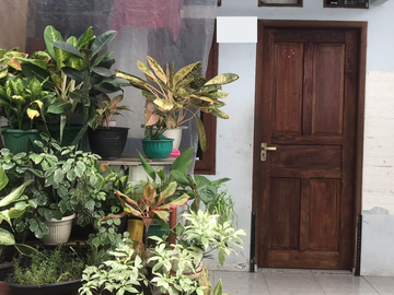 House & 5 rentals for sale. Price can be negotiated. Strategic location at Tugu Cimanggis, Depok. P3.051.02.25/FRK