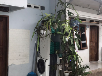 House & 5 rentals for sale. Price can be negotiated. Strategic location at Tugu Cimanggis, Depok. P3.051.02.25/FRK