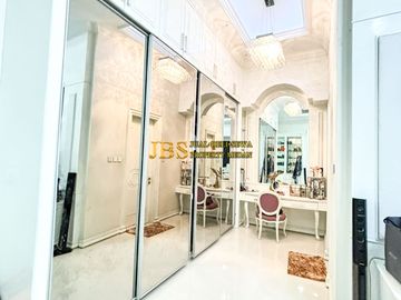 Villa Siap Huni Dijual di Komplek Cemara Asri Jalan Peony