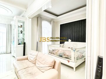 Villa Siap Huni Dijual di Komplek Cemara Asri Jalan Peony