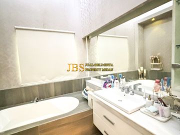 Villa Siap Huni Dijual di Komplek Cemara Asri Jalan Peony