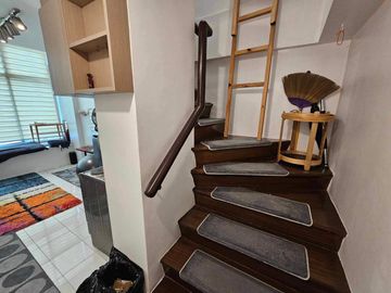 Penthouse 1 bedroom loft with parking for sale in Eton Emerald Lofts