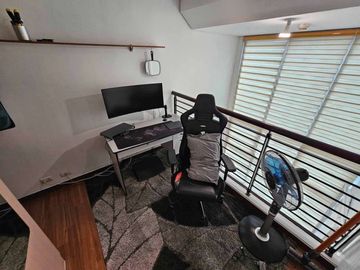 Penthouse 1 bedroom loft with parking for sale in Eton Emerald Lofts