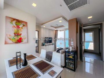 Beach Front Condo for Sale, with fantastic Sea Views.