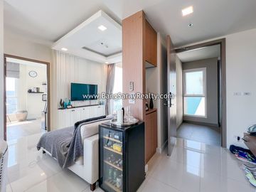 Beach Front Condo for Sale, with fantastic Sea Views.