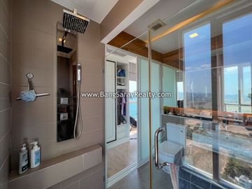Beach Front Condo for Sale, with fantastic Sea Views.