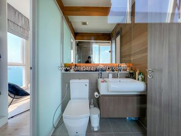 Beach Front Condo for Sale, with fantastic Sea Views.