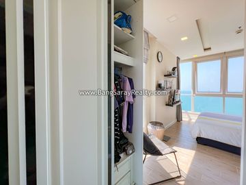 Beach Front Condo for Sale, with fantastic Sea Views.